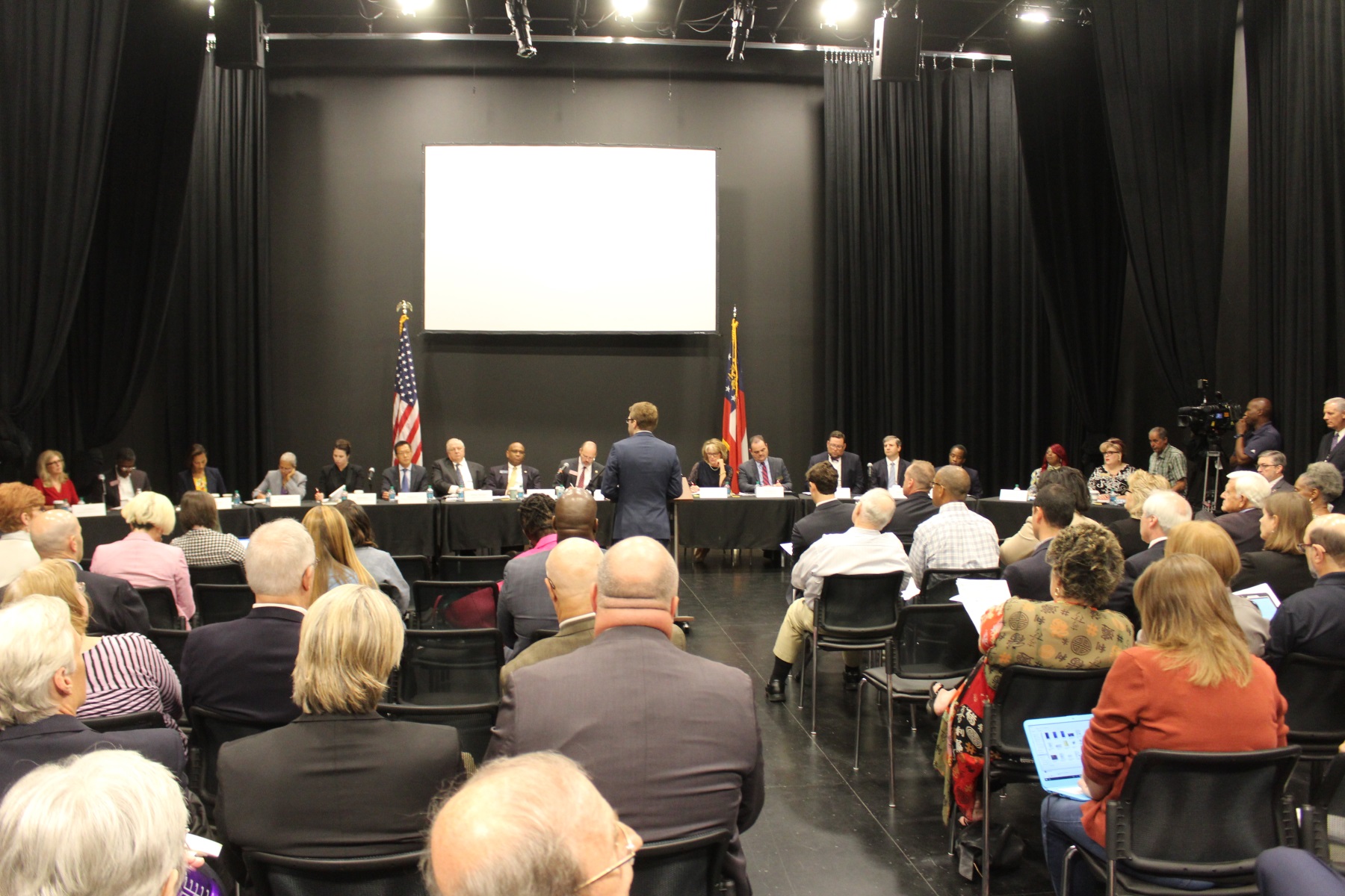 Georgia Panel Looks To Phase Out State’s 16-Year-Old Voting Machines – WABE