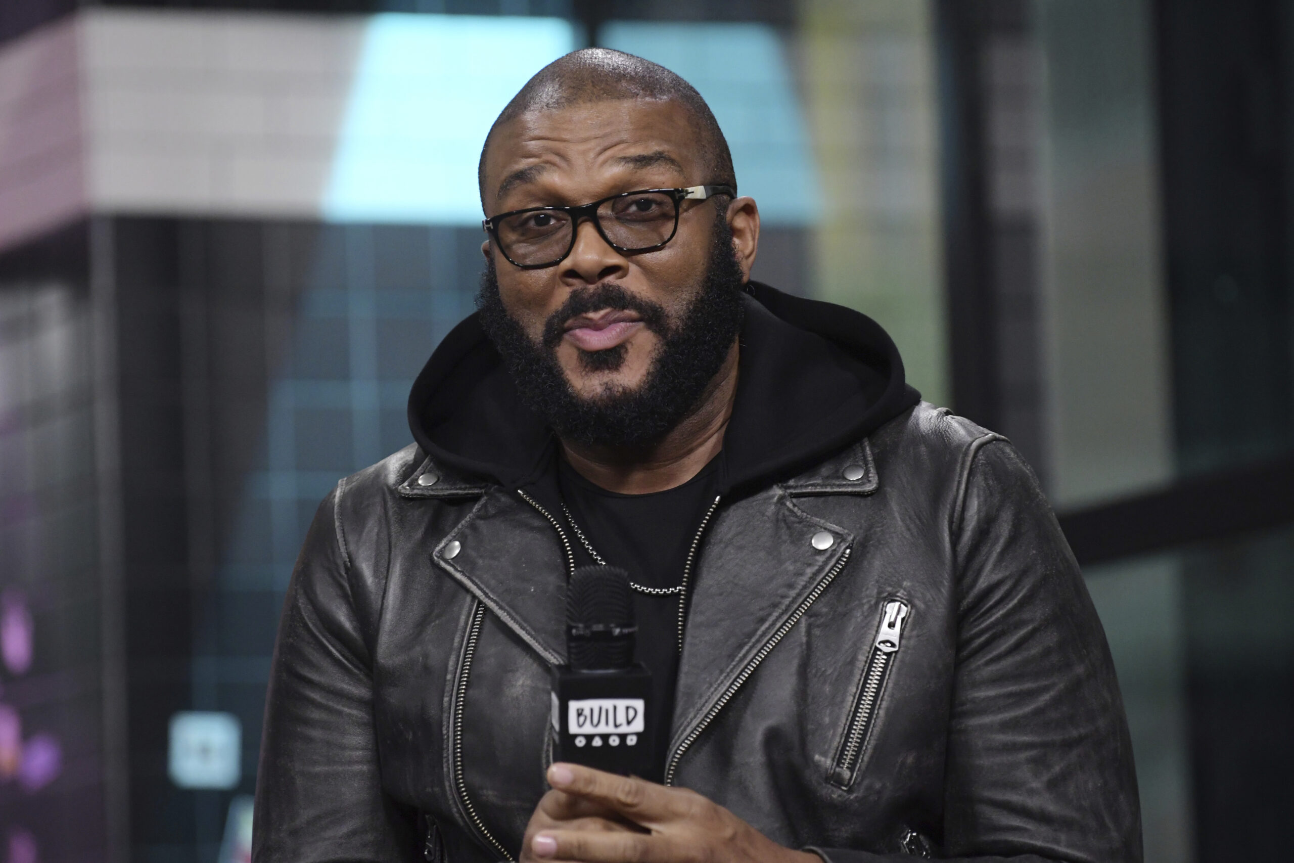 Tyler Perry Pays Off $400K Worth Of Layaways in Georgia