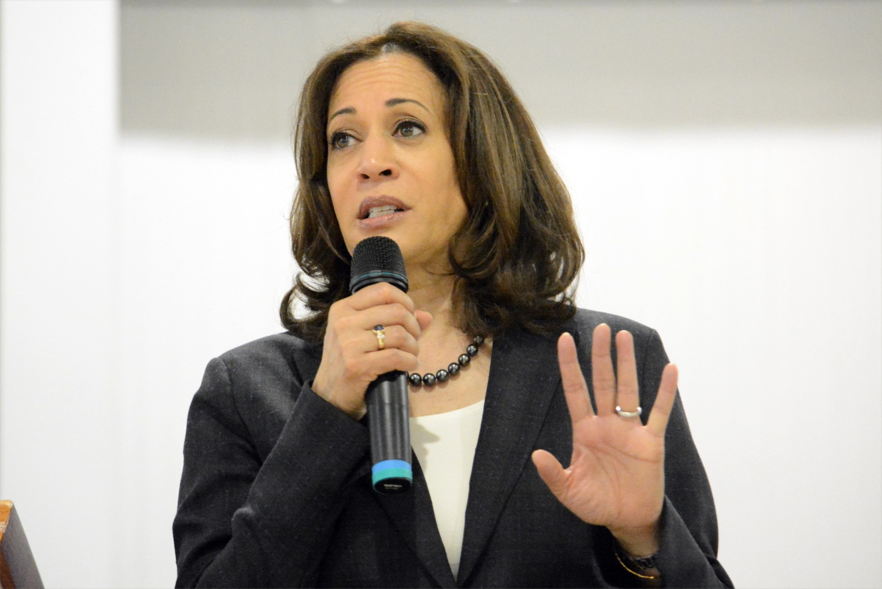 In Atlanta, US Sen. Kamala Harris Sends Message To Old Guard: Every Era Has Its End