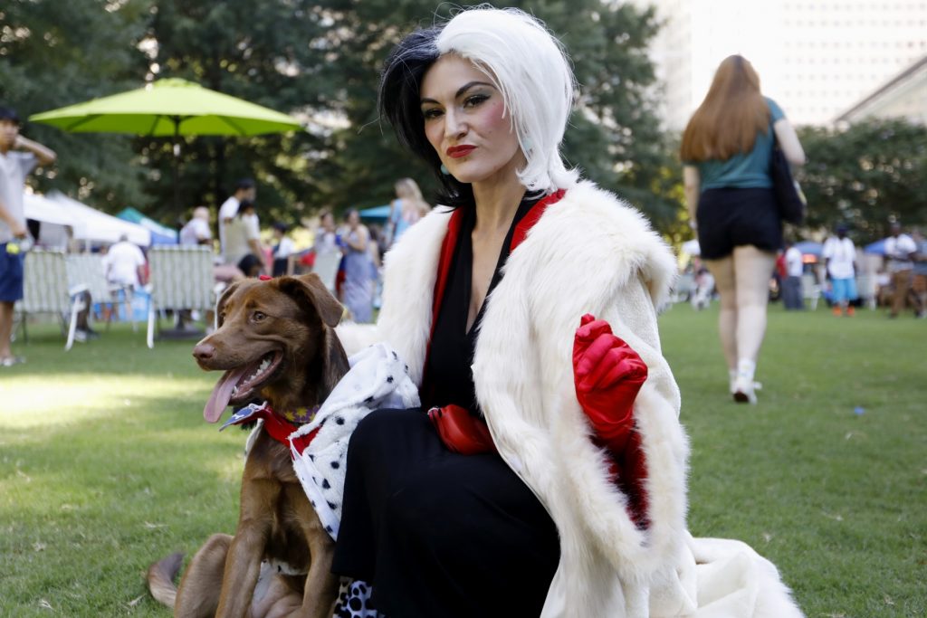 Doggy Con Event Featuring Costumed Canines Kicks Off Dragon Con Season