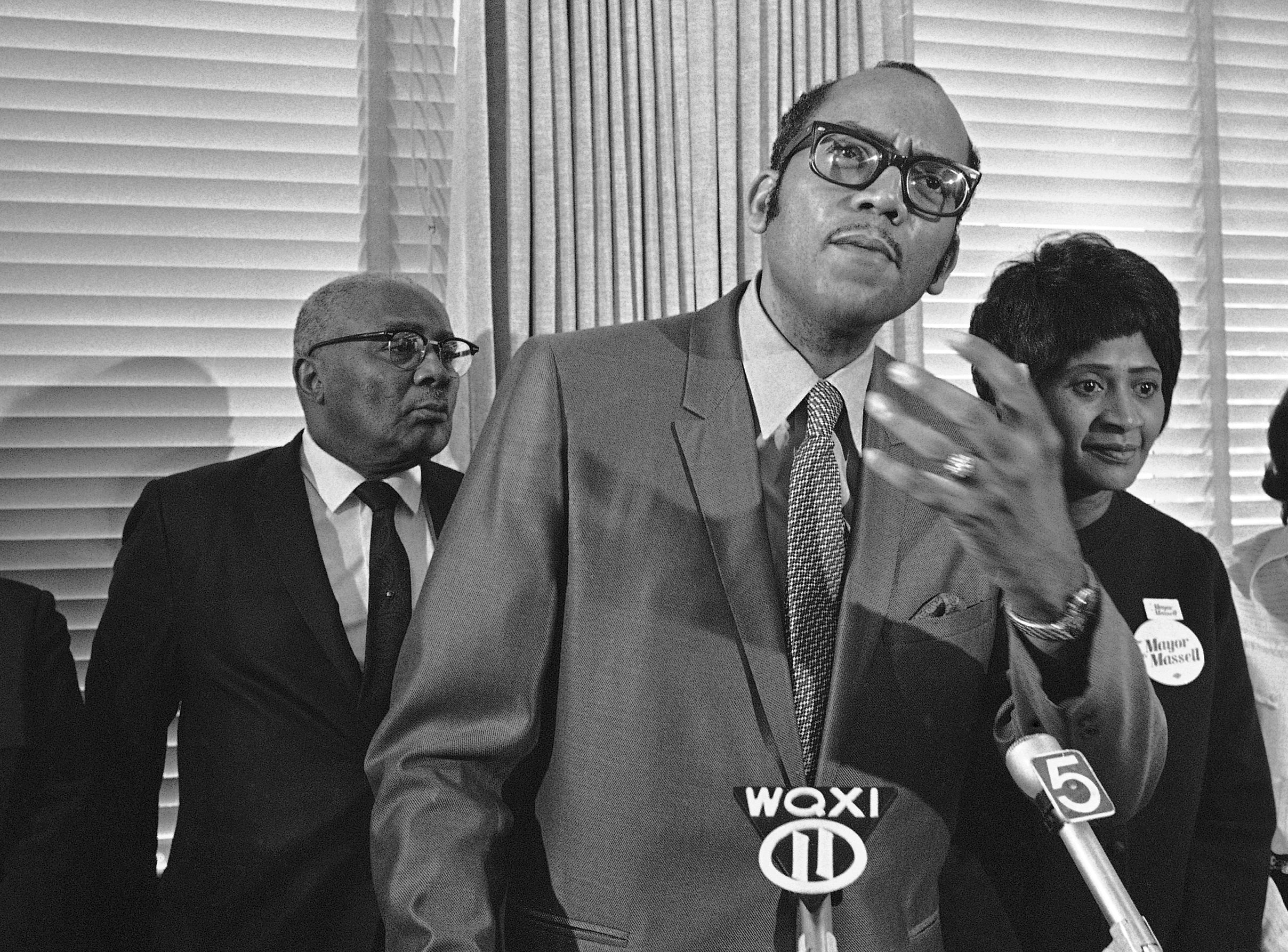 Leroy Johnson Dies; Was First Black Ga. State Senator Elected After