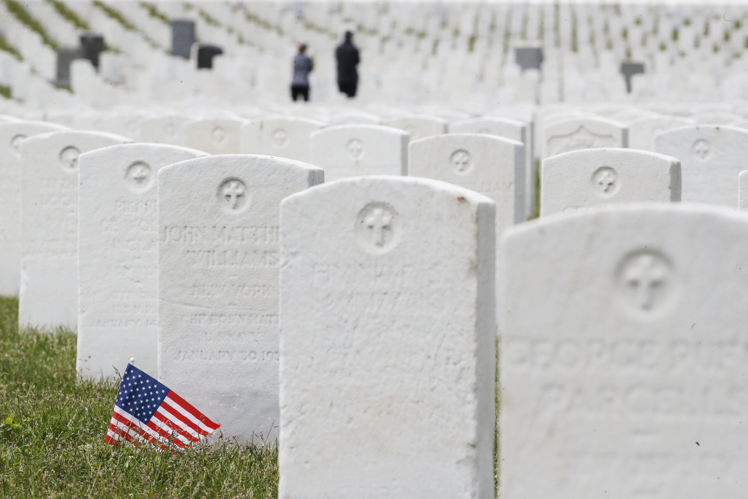 Distant Memorial Day Events As Georgians Fill Beaches, Parks