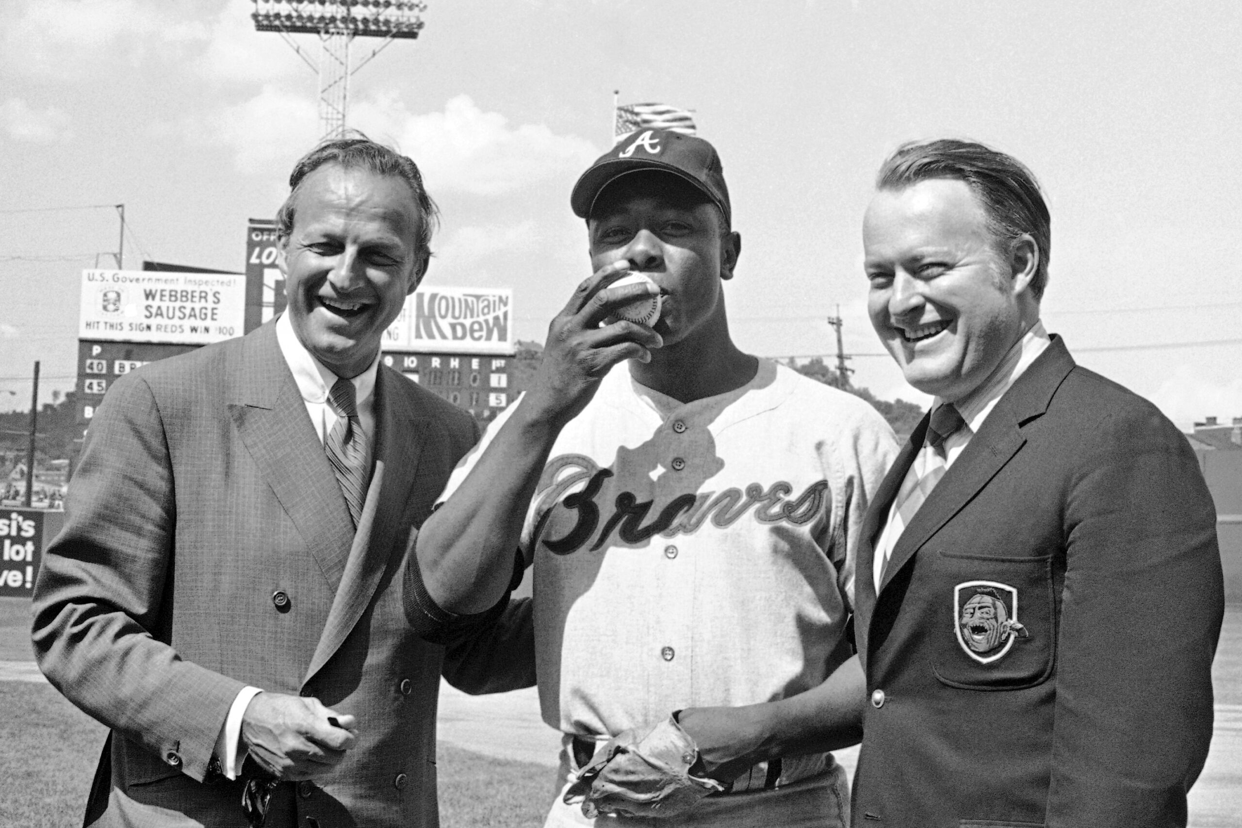 Atlanta Braves legend Henry 'Hank' Aaron dead at 86