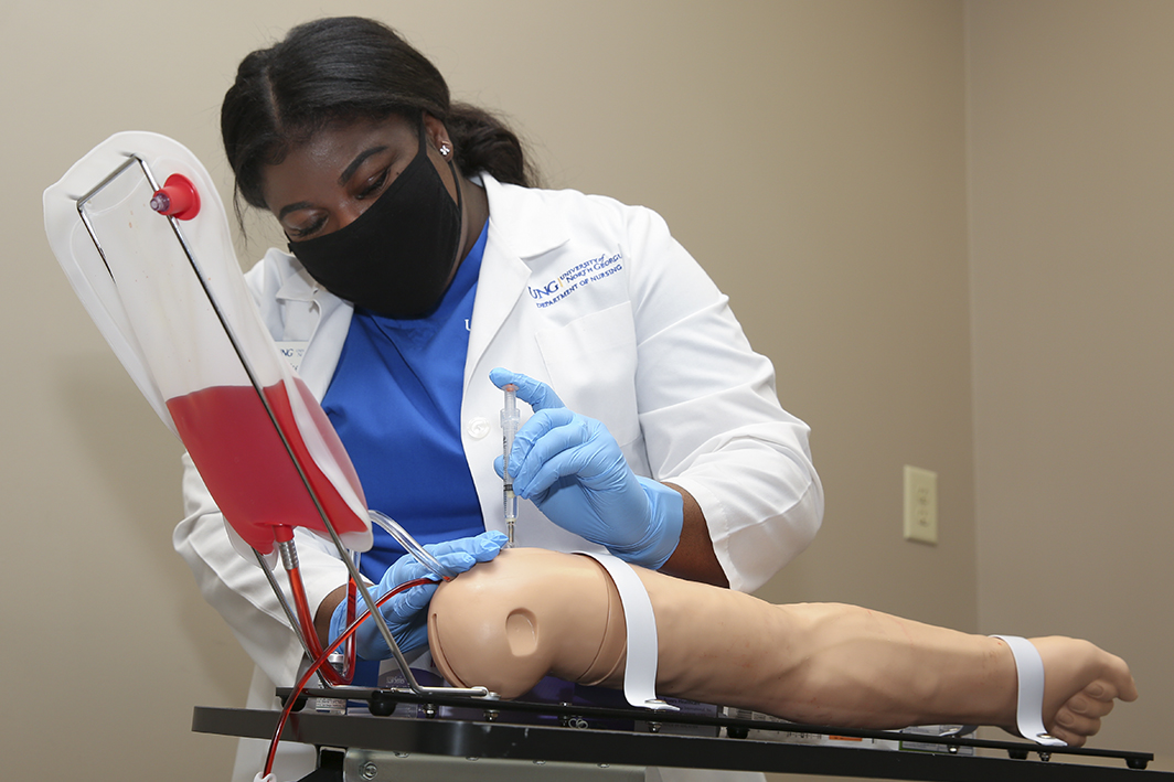 UNG Nursing Students Help Fill Staffing Gap By Giving COVID-19 Vaccines –  WABE