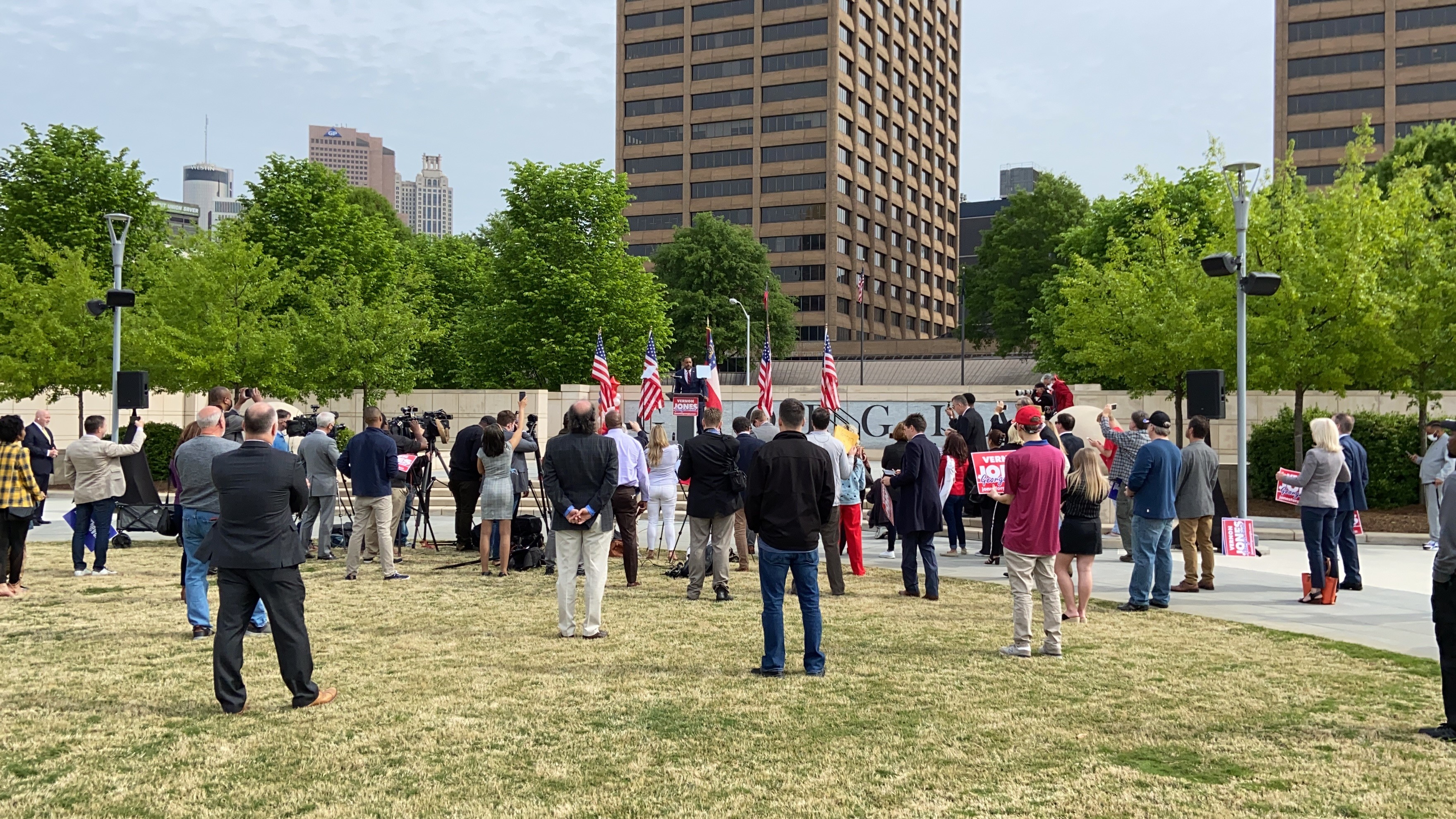 Speaking to a few dozen supporters Friday in the shadow of the Georgia state Capitol, Vernon Jones pitched himself as an alternative to the typical Republican and Democratic platforms. (Emma Hurt/WABE)