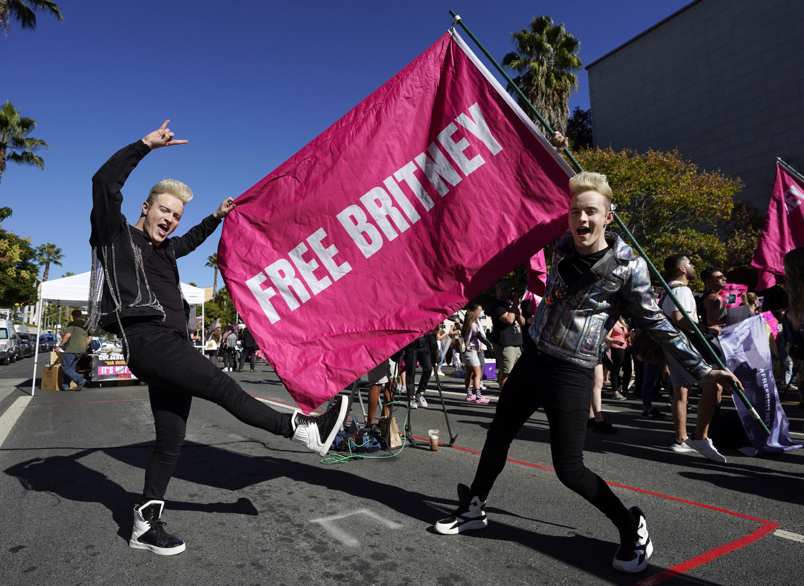 Britney freed: Judge dissolves Spears’ conservatorship