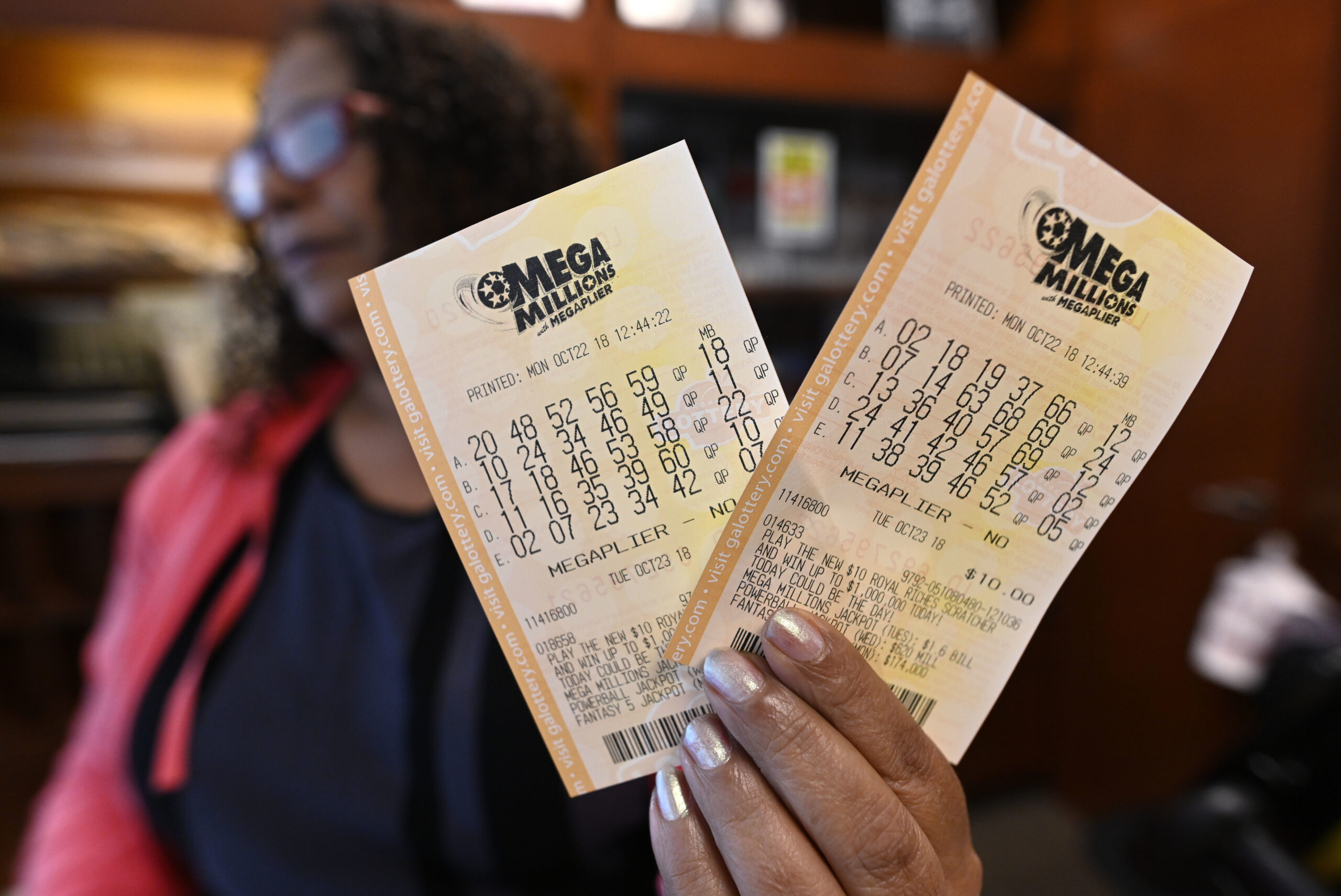 The Mega Millions jackpot climbs to 940M after no single winner is