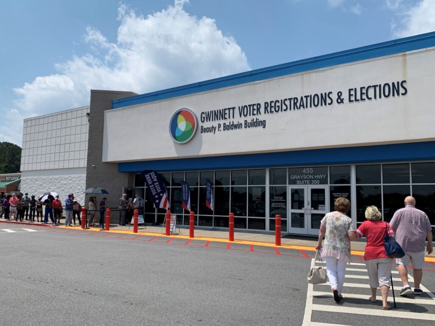New Georgia poll: Hispanic voters split on Abrams and Kemp, Walker leading  Warnock – WABE
