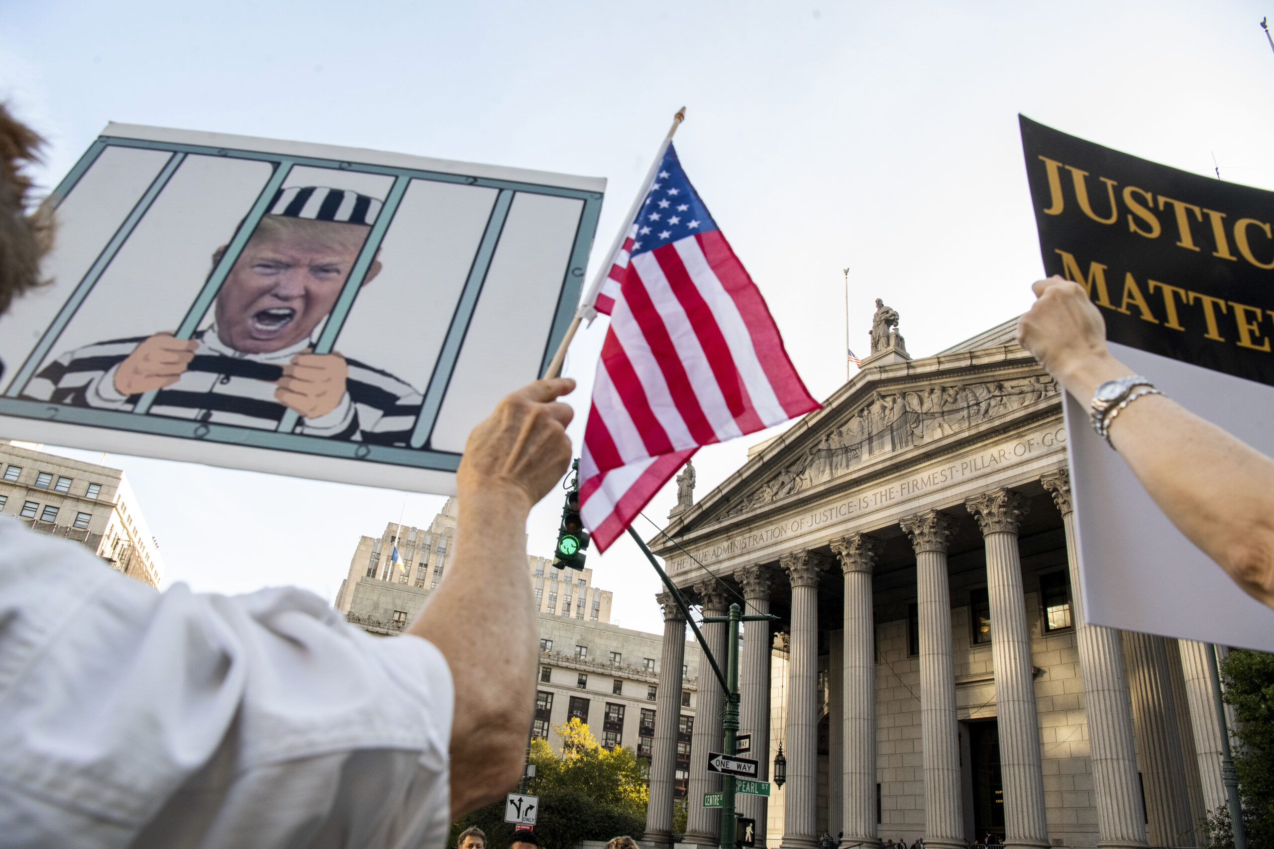 Donald Trump arrives in court for a New York trial scrutinizing his  business practices – WABE