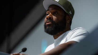 Actor Malcolm-Jamal Warner delivers a speech.