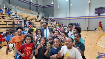 The mayor of Atlanta posing with kids.